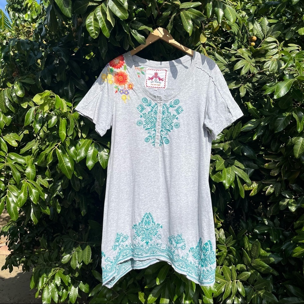 Johnny Was heather grey embroideredβ floral short sleeve mini t-shirt dress